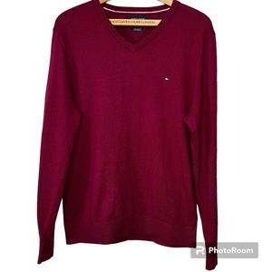 Tommy Hilfiger Pima Cotton Cashmere, V-neck Sweater in Burgundy. Men’s Large
